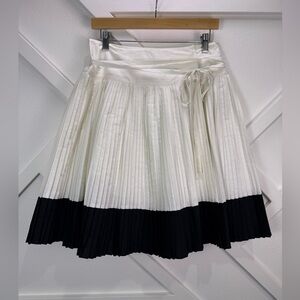 Club Monaco Pleated Wrap Skirt White Black Colorblock Cotton Sz 6 Classic Preppy